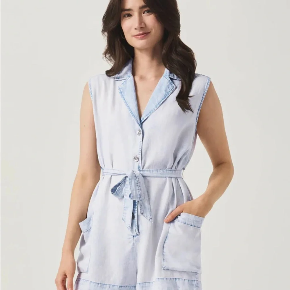 Splendid Light Blue Sleeveless Romper - Picture 1 of 9